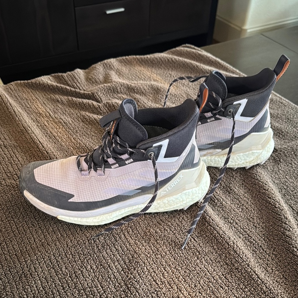 Terrex (made by Adidas) Free Hiker Gore Tex Hiking Boot Women’s size 9!